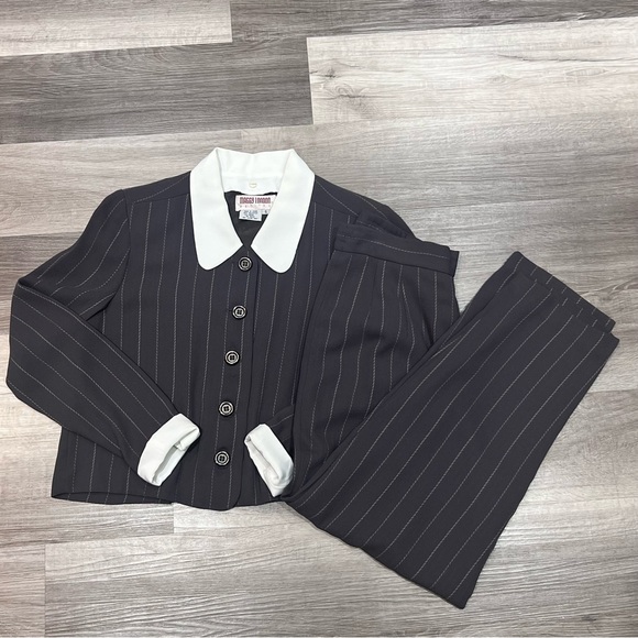 Maggy London Pants - Maggie London vintage gray pinstriped Pant Suit sz 6P